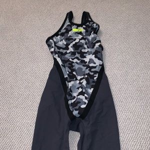 Black and grey camo Arena tech suit